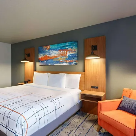 La Quinta Inn & Suites By Wyndham Springfield-3