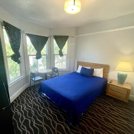 Twin Peaks Hotel-2