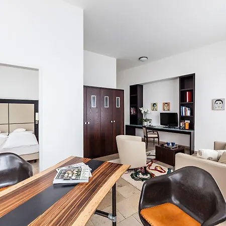 Burns Art Hotel-2