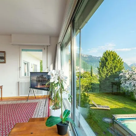 Rooms In Splendid Apartment With Parking-Stunning Lake View-2