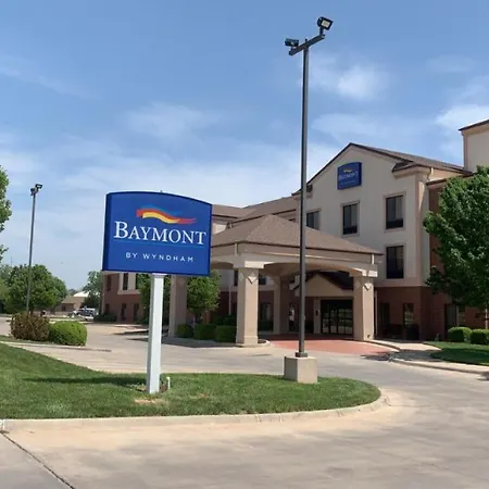 Baymont By Wyndham Pratt-2