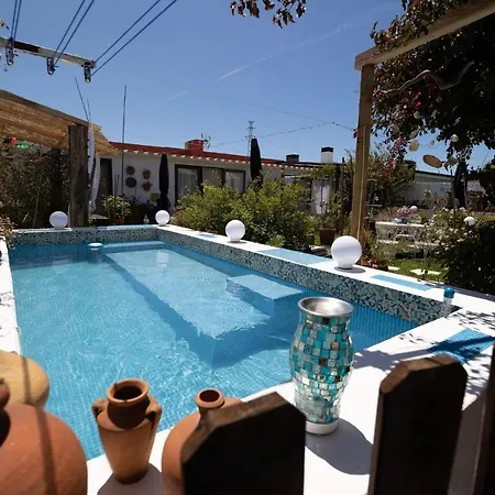 Beach House Babylon Guest House With Kitchenette And Garden-3