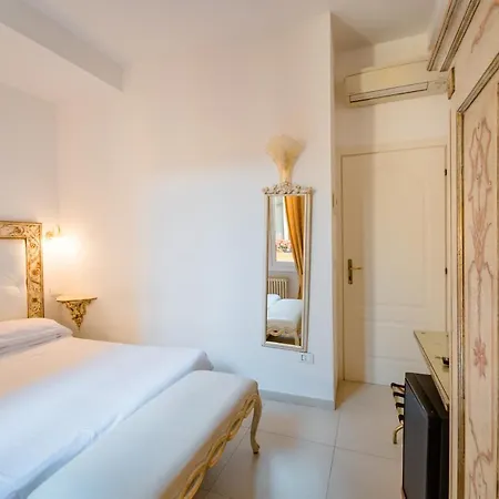 Residenza Due Torri Check In Presso Hotel Centrale Vicolo Cattani 7-3