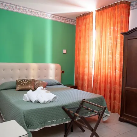 Carlo V - Holiday Rooms-3