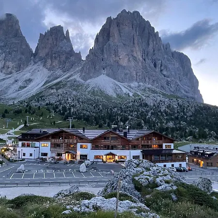 Passo Sella Dolomiti Mountain Resort-3