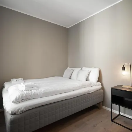 Stay L Nygard-3