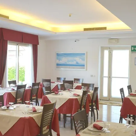 Hotel Pigalle-2