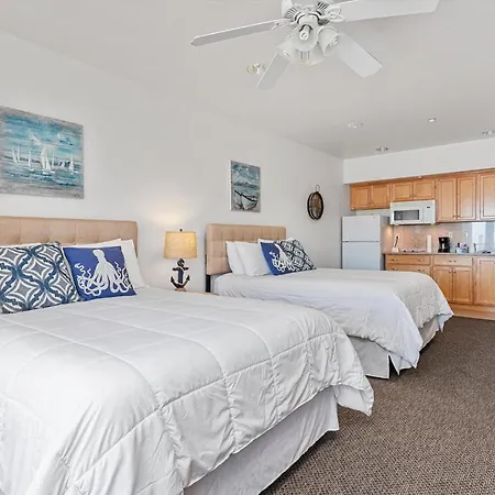 Beach House Inn & Suites-3