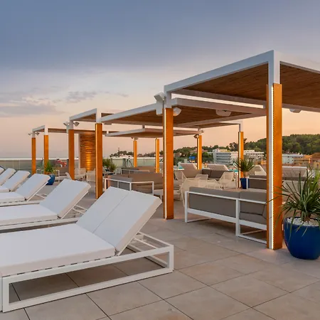 L'Azure Hotel & Spa 4Sup-2