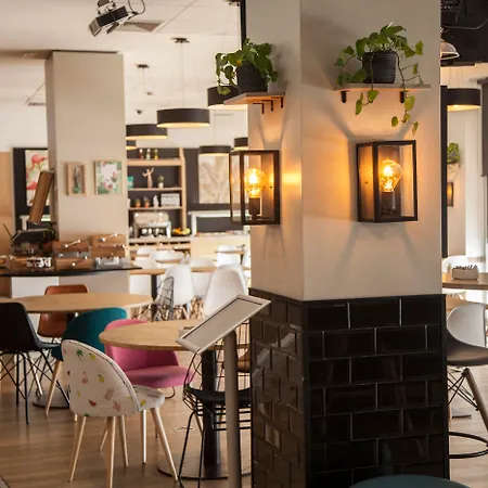 Travelodge Bcn Cornella Fira-2