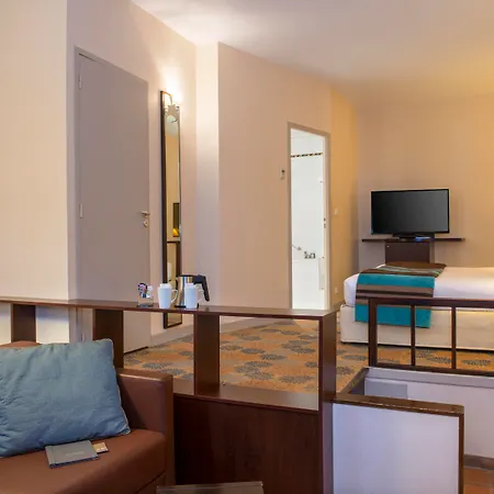 Best Western Plus Le Donjon - Cœur de La Cité Médiévale-3