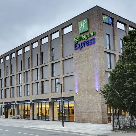 Holiday Inn Express London - Excel By Ihg-2