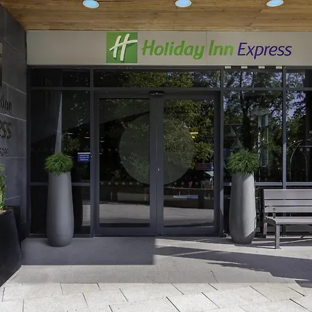 Holiday Inn Express Dublin-Airport By Ihg-3