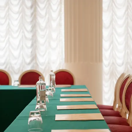 Hotel President-2