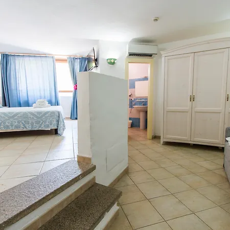 Hotel Li Graniti-3