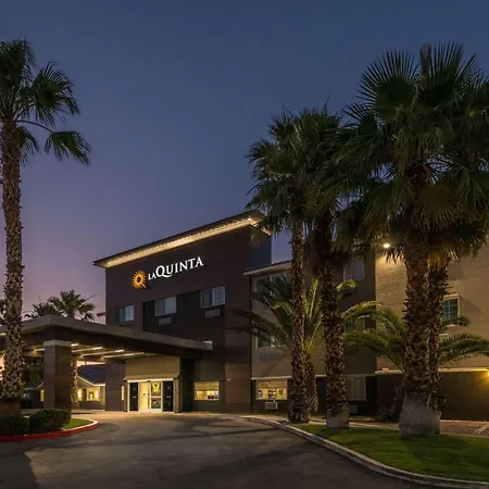 La Quinta Inn & Suites By Wyndham Las Vegas Nellis-2