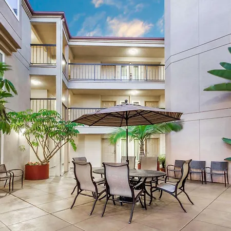 Days Inn By Wyndham Carlsbad-3