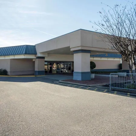 Travelodge By Wyndham Memphis Airport/Graceland-2