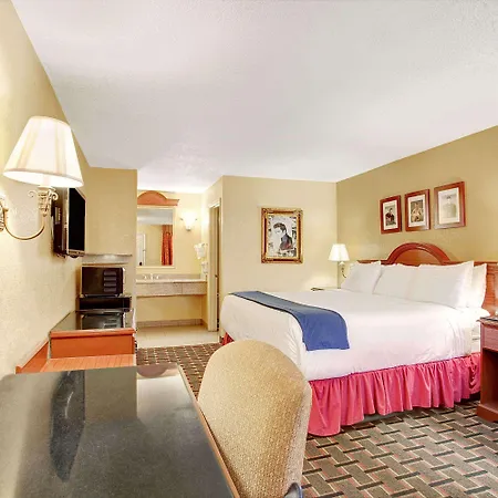 Days Inn By Wyndham Memphis At Graceland-2
