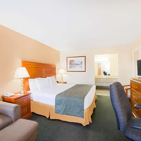 Ramada By Wyndham Flagstaff East-2
