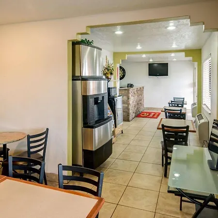 Econo Lodge Albuquerque East-3