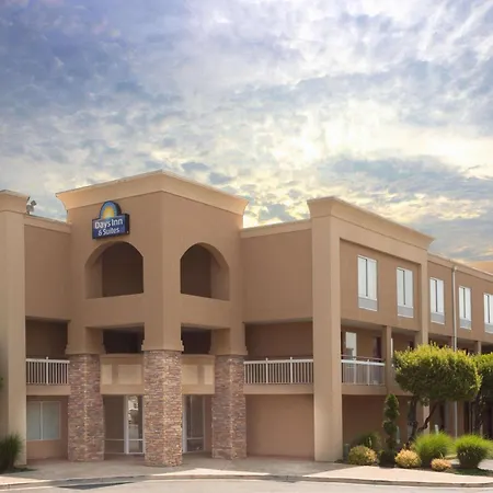 Days Inn By Wyndham Greenville-2