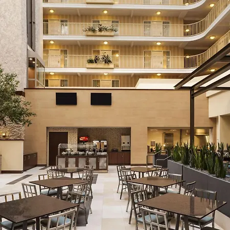 Embassy Suites By Hilton Dallas Market Center-2