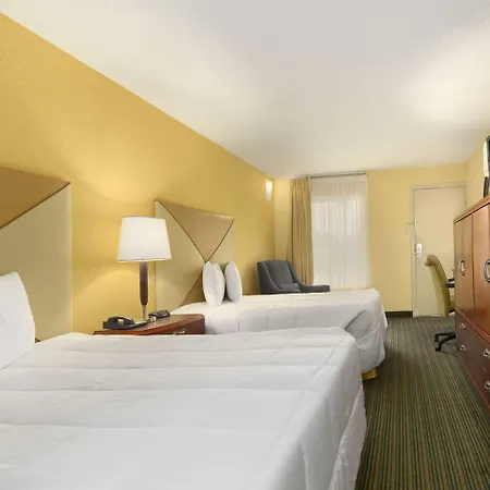 Days Inn By Wyndham Brunswick/St. Simons Area-3