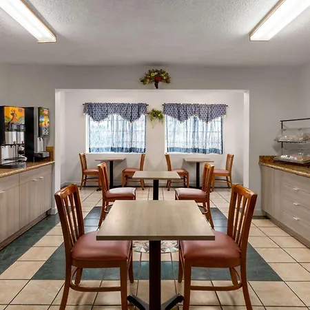 Microtel Inn & Suites Lincoln-3