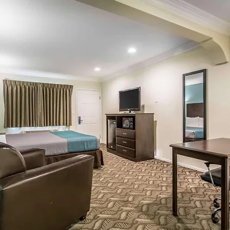 Rodeway Inn & Suites-2