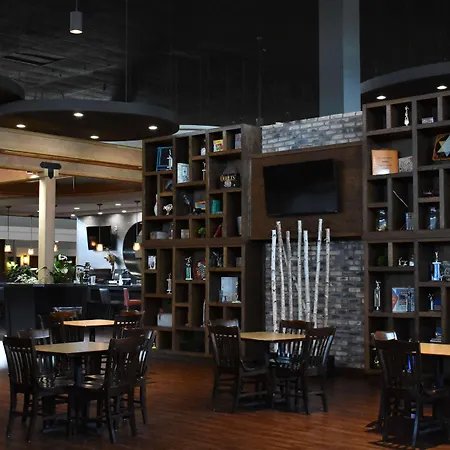 Ramada Plaza By Wyndham Omaha-3