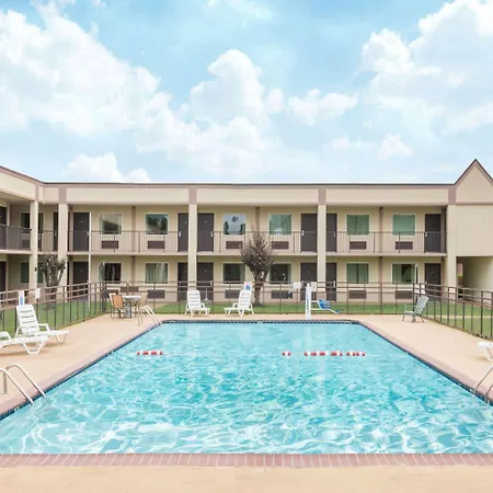 Super 8 By Wyndham Williamsburg-3
