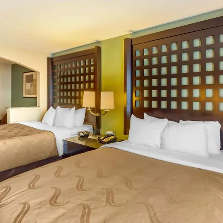Quality Suites Sherman-3