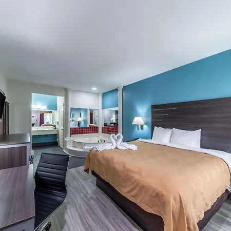 Quality Inn & Suites Canton-3