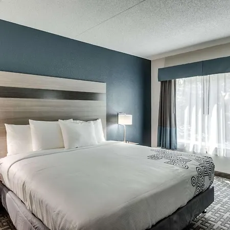 Days Inn & Suites By Wyndham Spokane-3