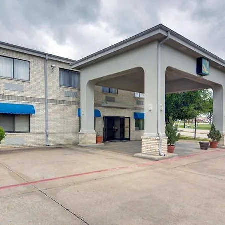 Quality Inn & Suites Grand Prairie South-2