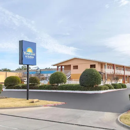 Days Inn & Suites By Wyndham Arlington Near Six Flags-2