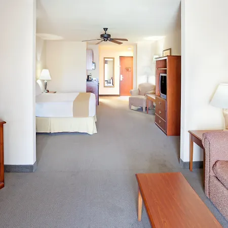 Holiday Inn Express & Suites Kerrville-3