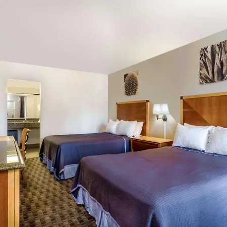 Howard Johnson By Wyndham Scottsdale Old Town-3