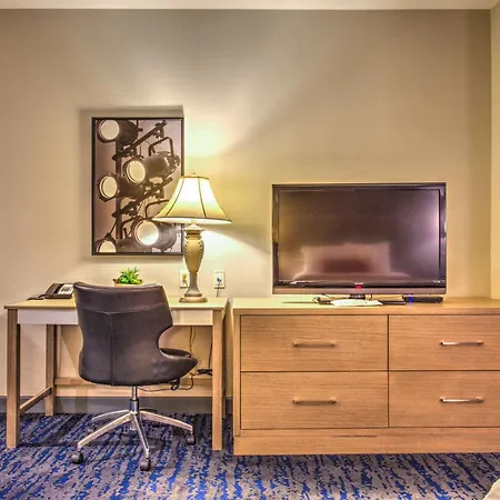 Best Western Plus Media Center Inn & Suites-3