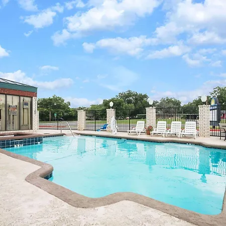 Days Inn By Wyndham New Braunfels-2