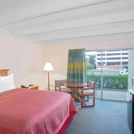 Days Inn By Wyndham Tallahassee University Center-3
