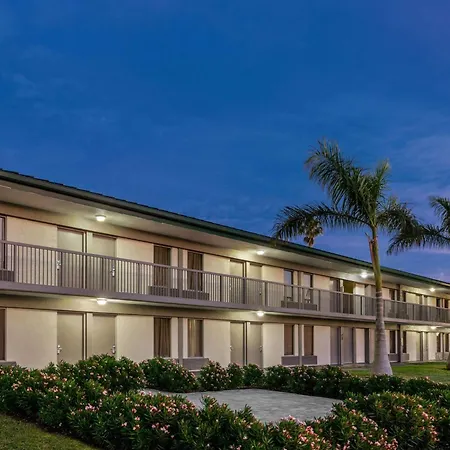 Ramada By Wyndham Sarasota Waterfront-2