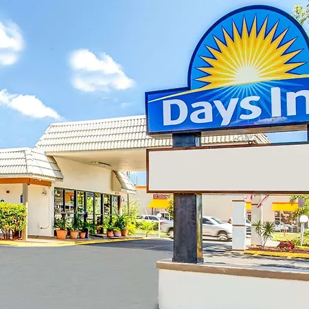 Days Inn By Wyndham St. Petersburg Central-3