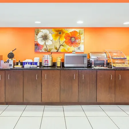 Days Inn By Wyndham Brooksville-2