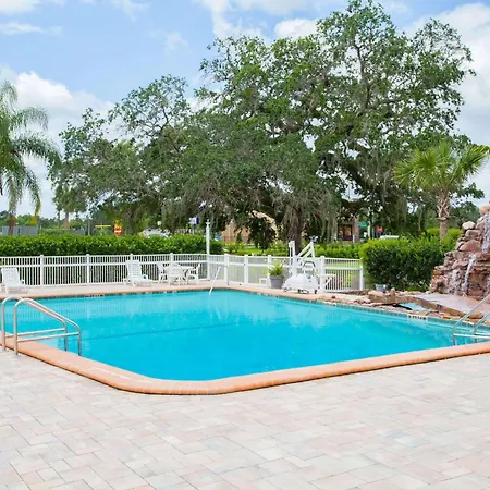 Days Inn By Wyndham Brooksville-3