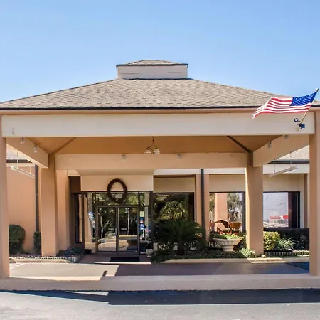 Quality Inn & Suites Pensacola Bayview-2