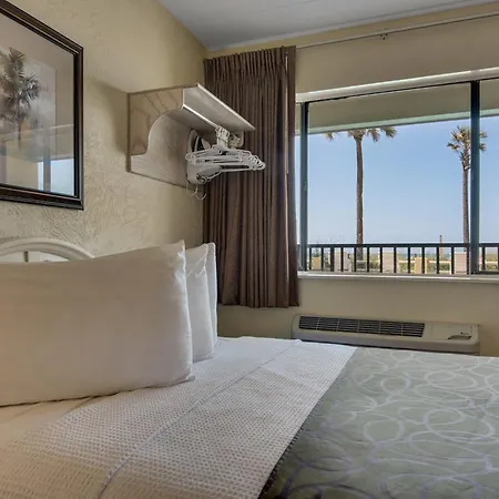 Ramada By Wyndham Panama City Beach / Beachfront-2