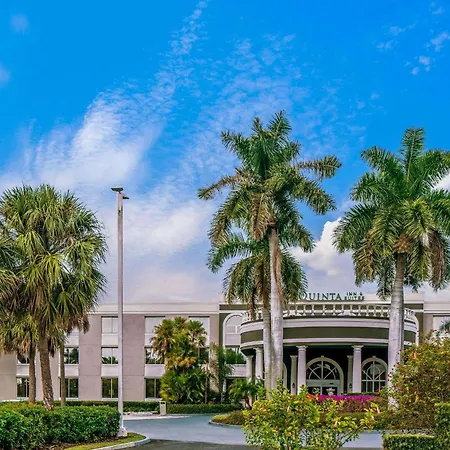 La Quinta By Wyndham Naples Downtown-3