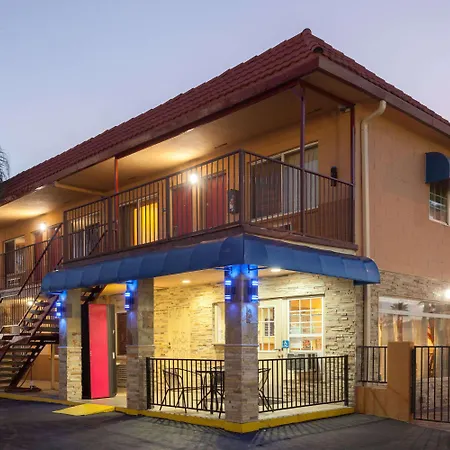 Travelodge By Wyndham El Cajon-2